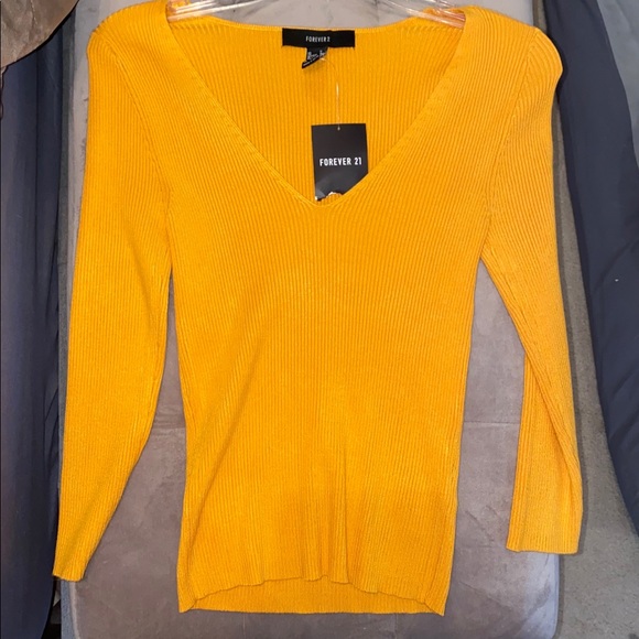 Long sleeve v neck - Picture 1 of 2